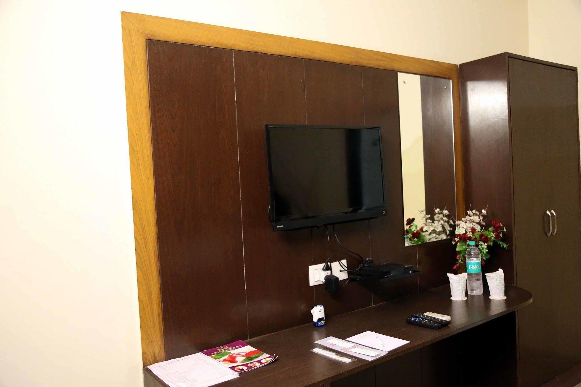 Treebo Green View, Noida Indirapuram Exterior foto